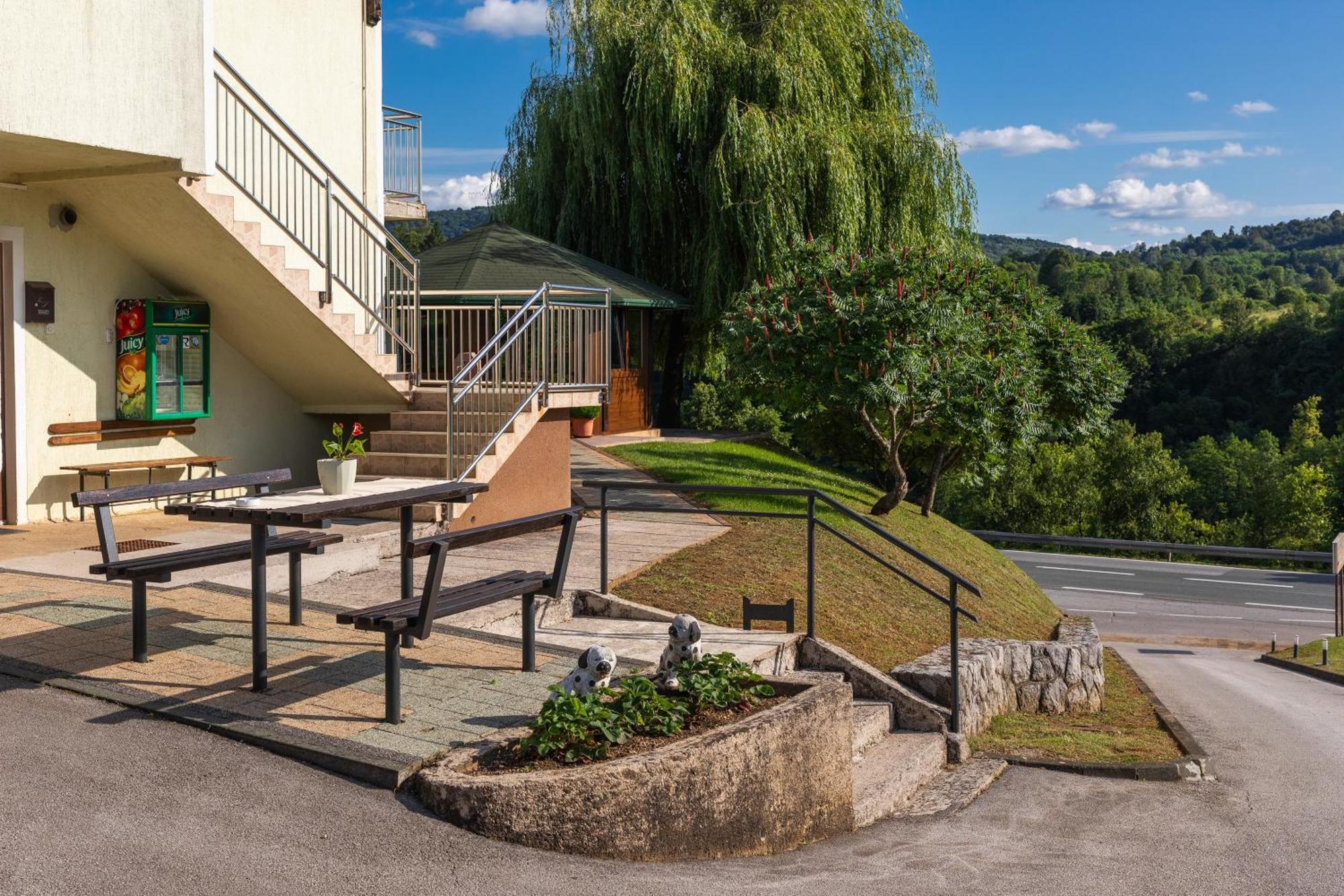 Apartments Lucija Slunj Exterior photo
